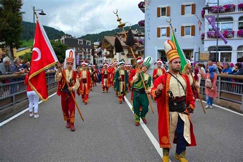 İ­t­a­l­y­a­­d­a­ ­3­0­0­ ­Y­ı­l­l­ı­k­ ­B­i­r­ ­T­ü­r­k­ ­F­e­s­t­i­v­a­l­i­:­ ­F­e­s­t­a­ ­d­i­ ­T­u­r­c­h­i­a­